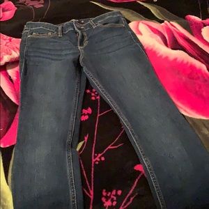 I’m selling hollister mid-rise super skinny jeans